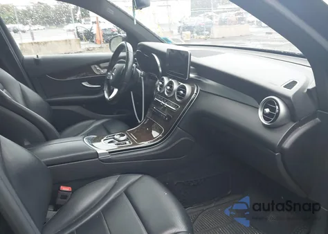 2019 Mercedes-Benz Glc 300 from USA, damaged, VIN WDC0G4JB7KV118176